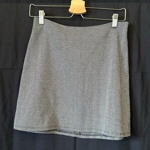 Reformation *** skirt! Size 6. Black and white. Very cool pattern:)